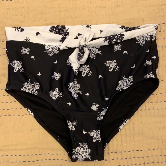 22. Black and White Bikini Bottom - Picture 1 of 9